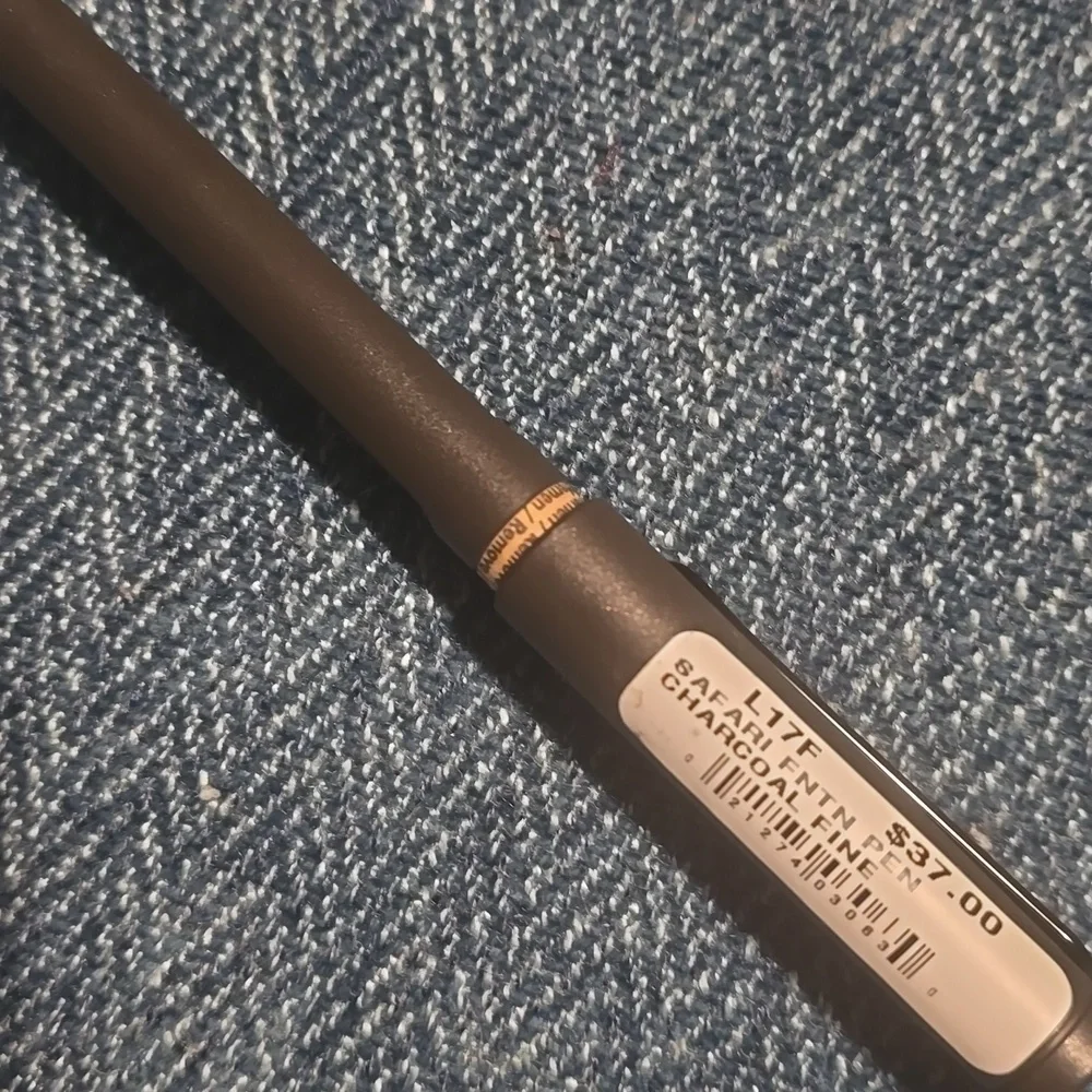 ❤️BUY 10 GET 5 FREE  LAMY Safari Charcoal FNTN Pen, Medium